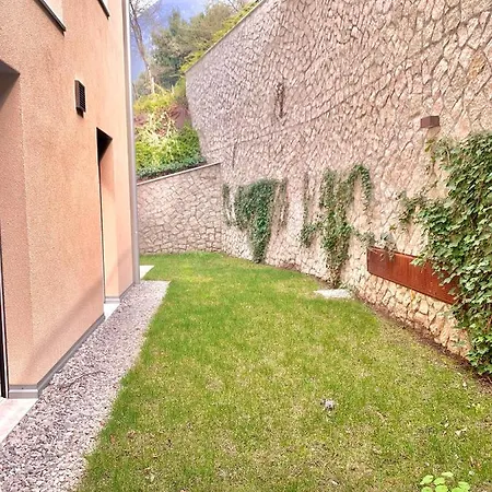 Due Lune アパート *